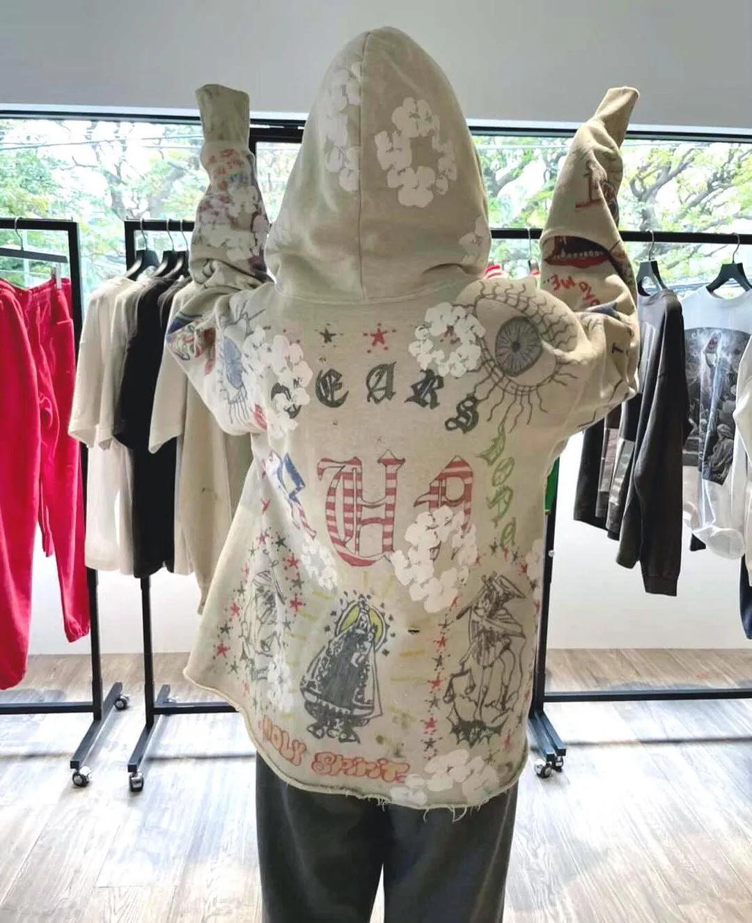 DENIM TEARS × ©SAINT M×××××× "SAINT TEARS" Graffiti Hoodie Joint Model Cotton Graffiti Hoodie Fully Printed Washed Distressed Holes Vintage Sweatshirt Gray S-XL Super Heavy Duty! The whole piece is printed with 35 screens and counterpoint printing!